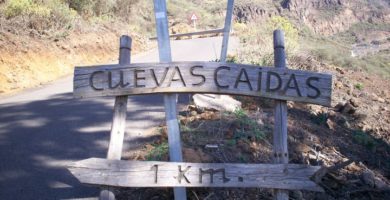 Cuevas Caidas Signpost
