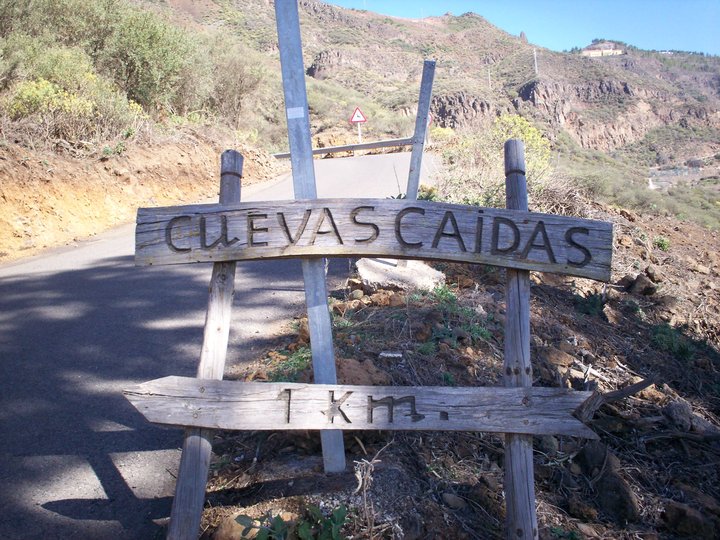 Cuevas Caidas Signpost