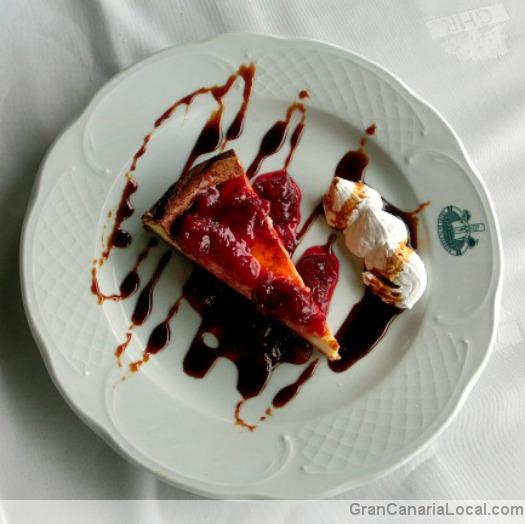 Restaurante Arcos de la Laguna's strawberry cheesecake